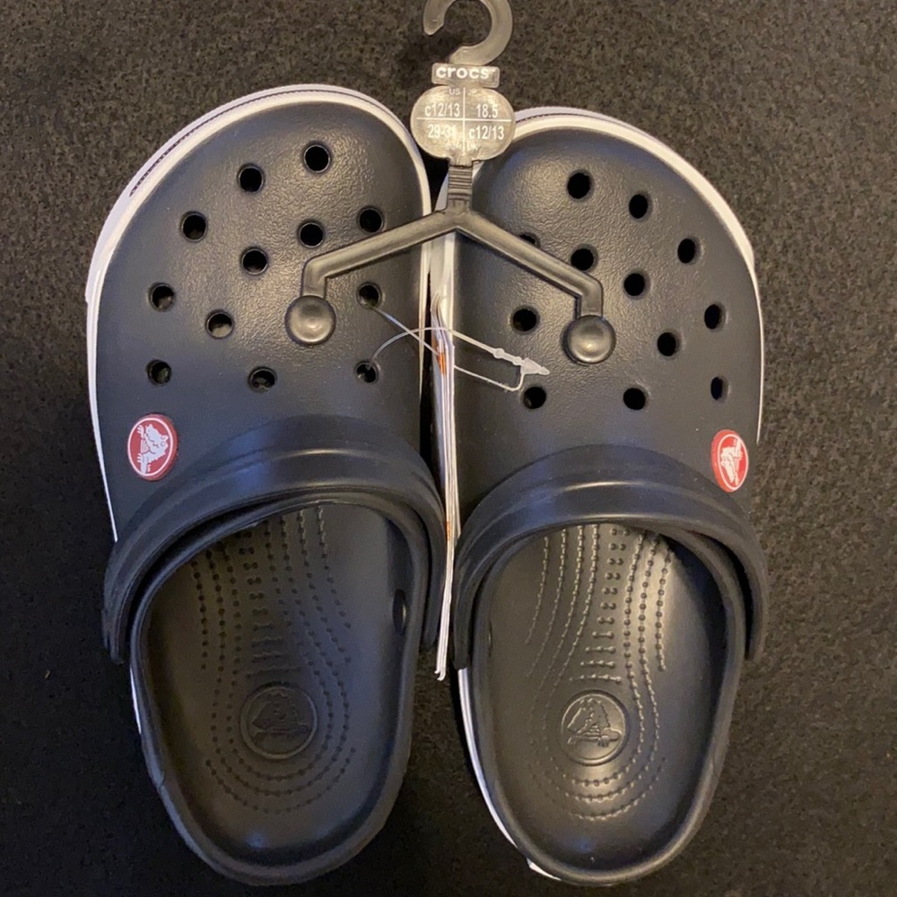 🐊Kid Crocs 🐊 6 free Crocs charms